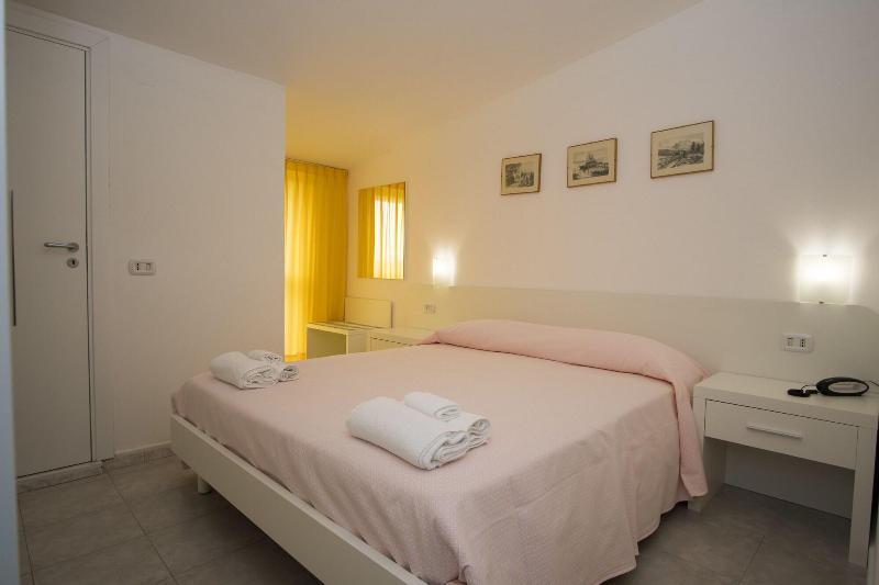 Delfino Hotel Marina di Camerota Exterior photo