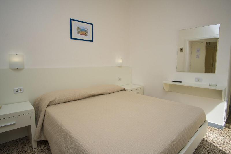 Delfino Hotel Marina di Camerota Exterior photo