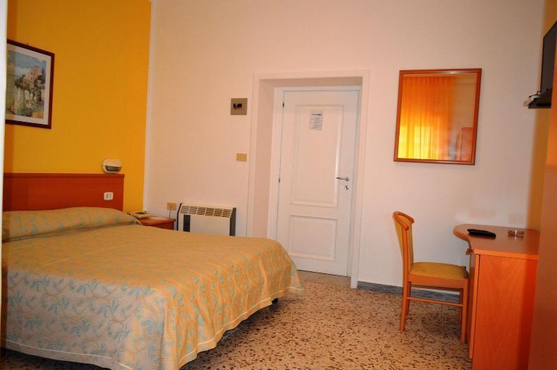 Delfino Hotel Marina di Camerota Exterior photo